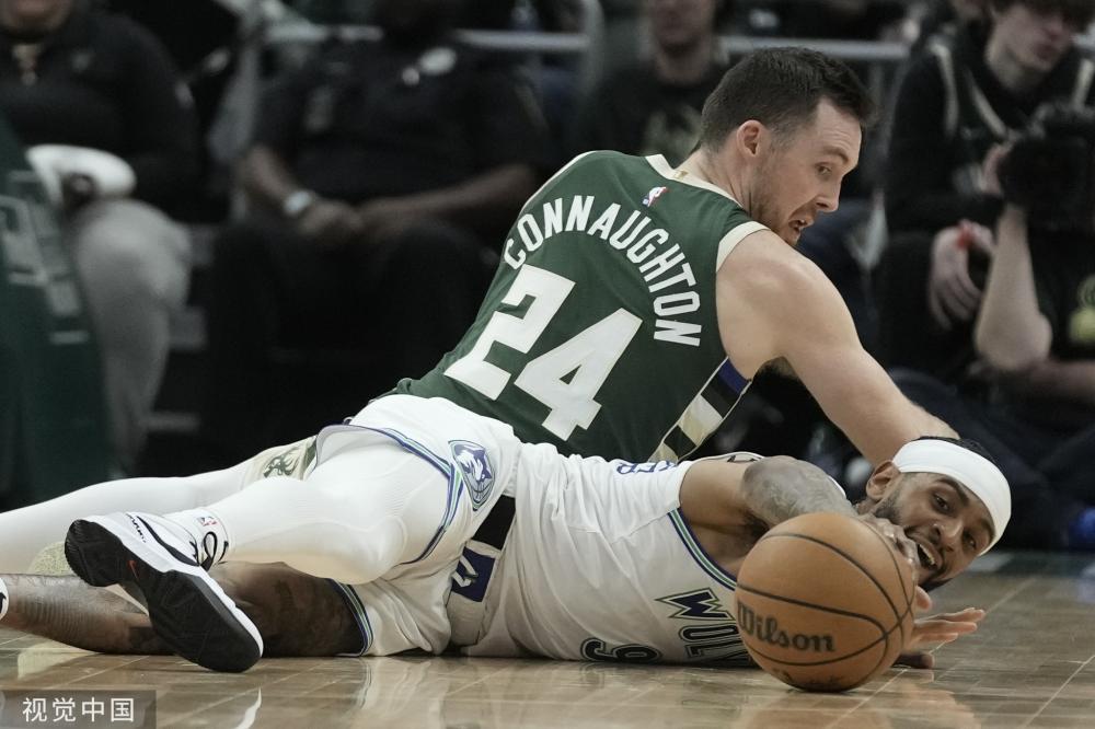 两队在防守 两队在防守